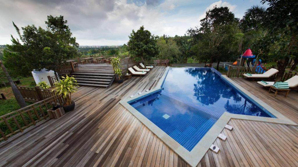 Mayura Hill Resort Szenmonorom Kültér fotó
