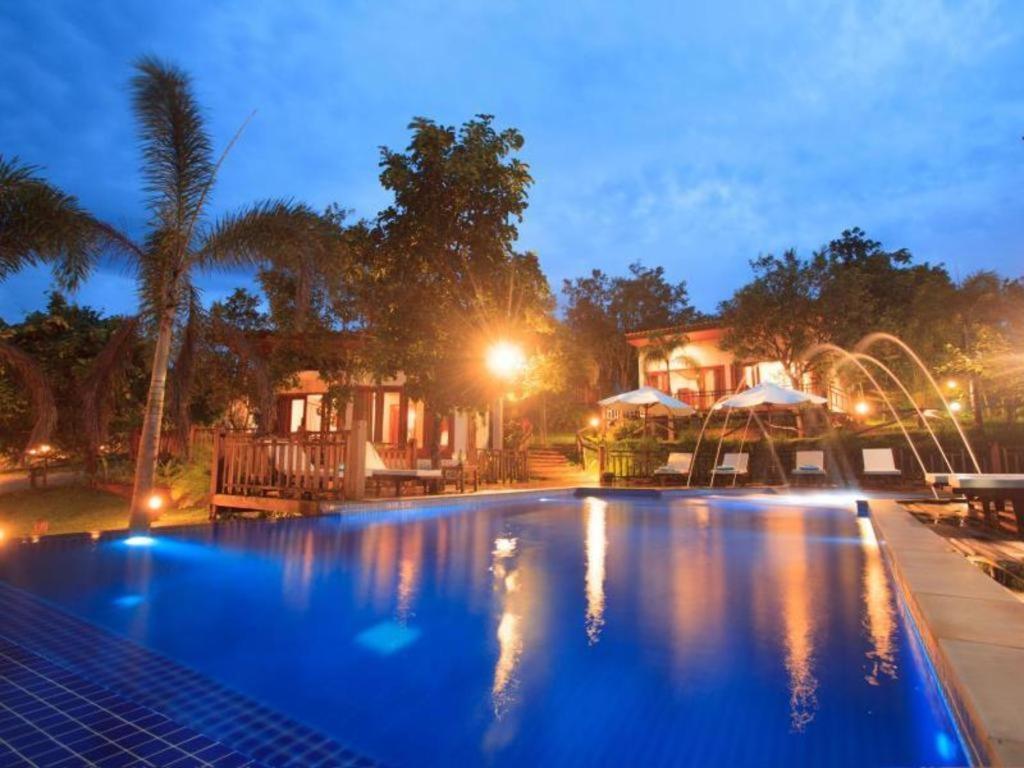 Mayura Hill Resort Szenmonorom Kültér fotó