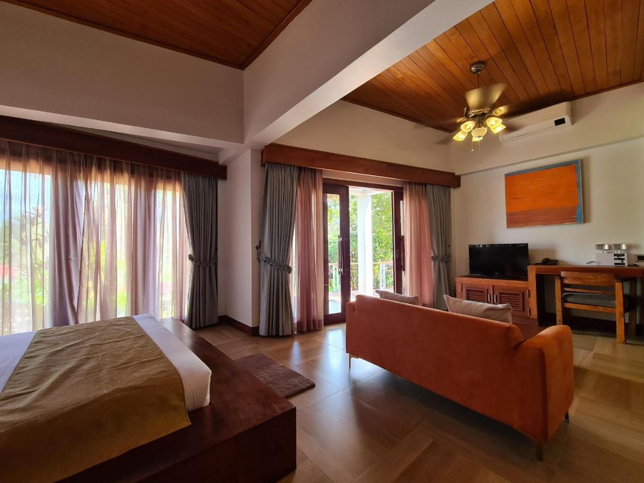 Mayura Hill Resort Szenmonorom Kültér fotó