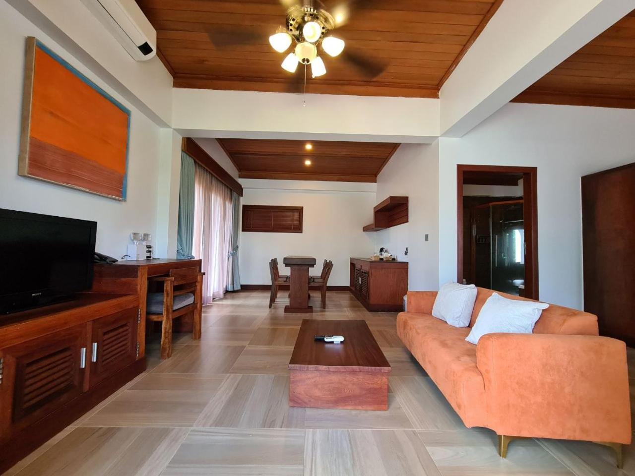 Mayura Hill Resort Szenmonorom Kültér fotó