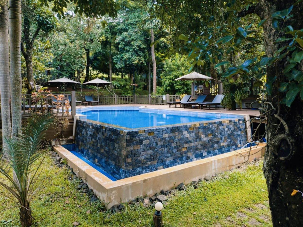 Mayura Hill Resort Szenmonorom Kültér fotó
