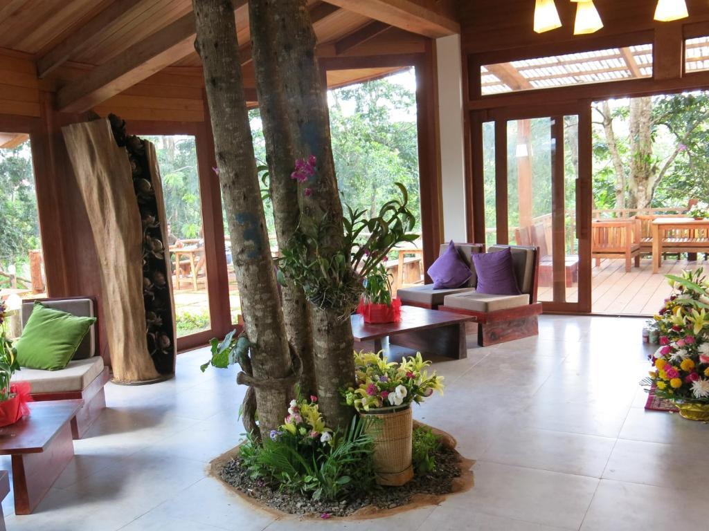 Mayura Hill Resort Szenmonorom Kültér fotó