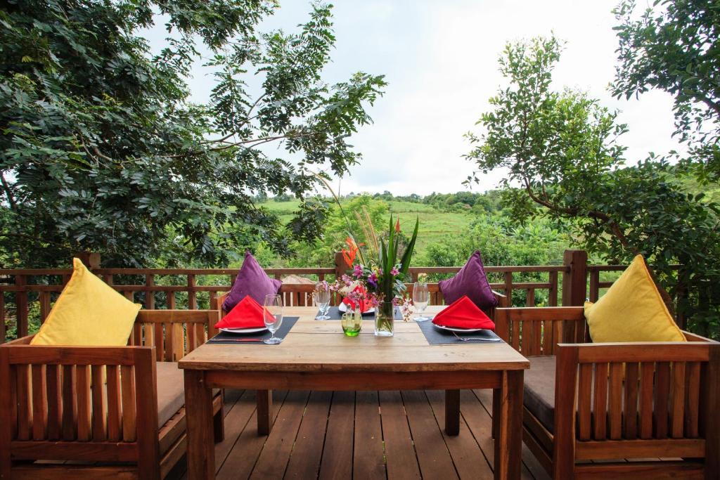 Mayura Hill Resort Szenmonorom Kültér fotó