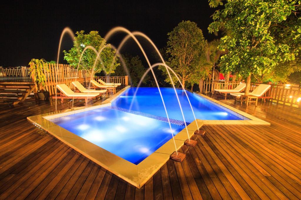 Mayura Hill Resort Szenmonorom Kültér fotó