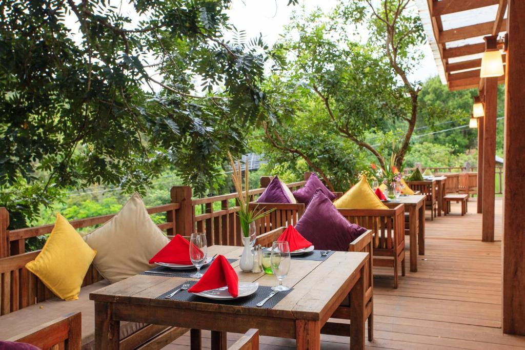 Mayura Hill Resort Szenmonorom Kültér fotó