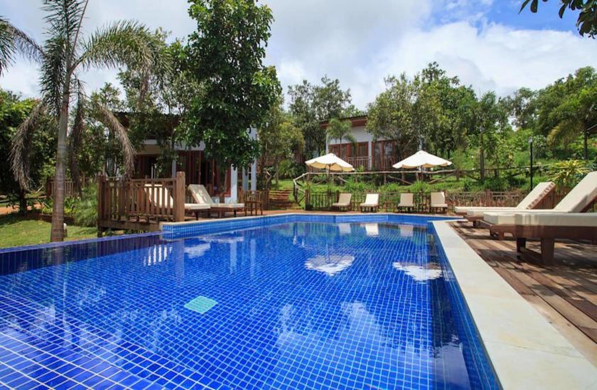 Mayura Hill Resort Szenmonorom Kültér fotó
