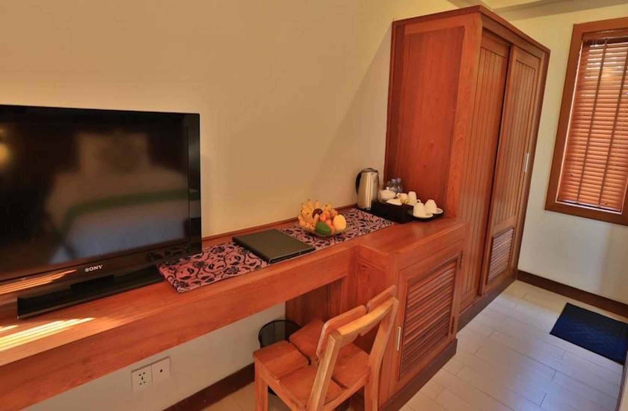 Mayura Hill Resort Szenmonorom Kültér fotó