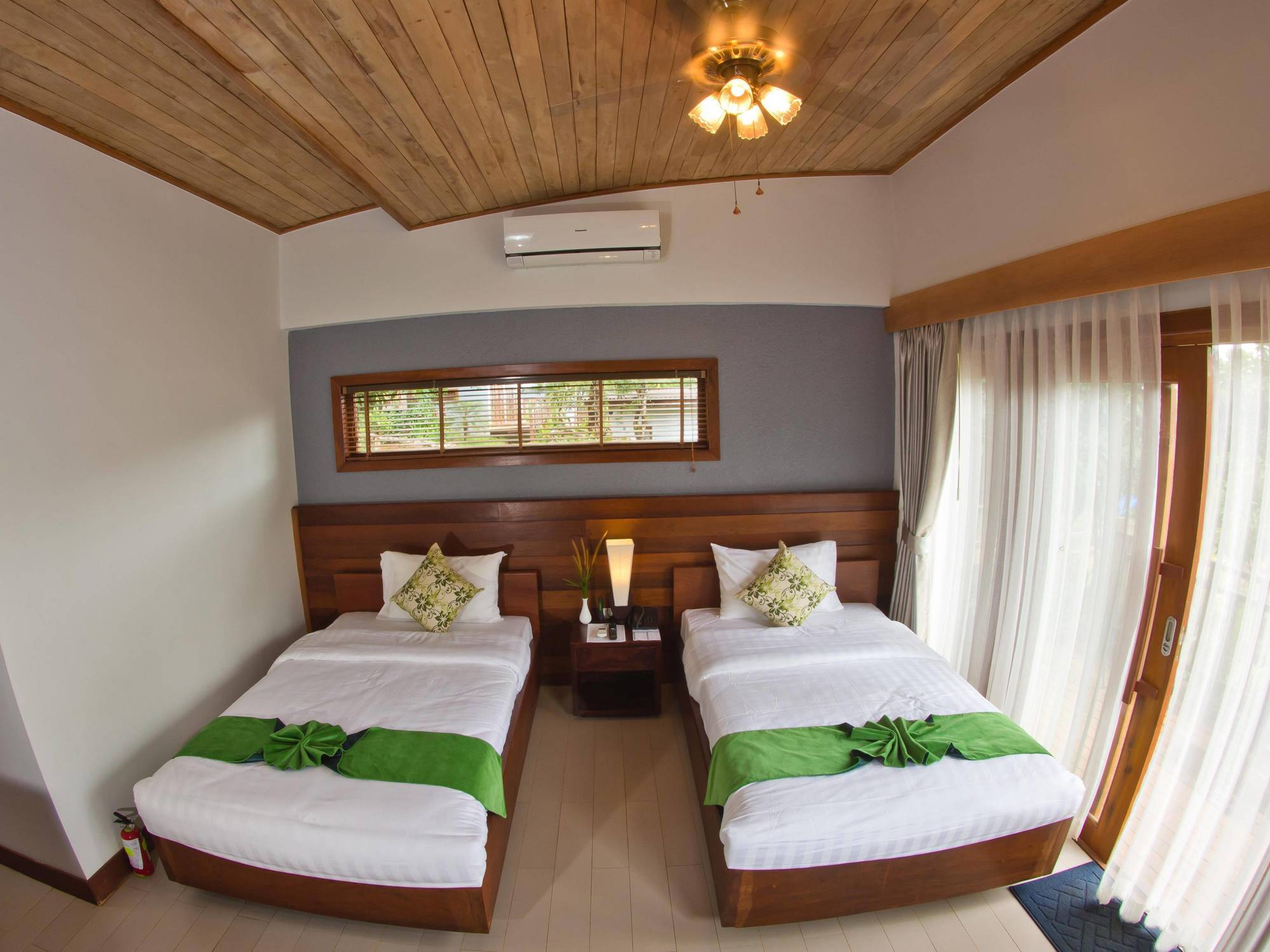 Mayura Hill Resort Szenmonorom Kültér fotó