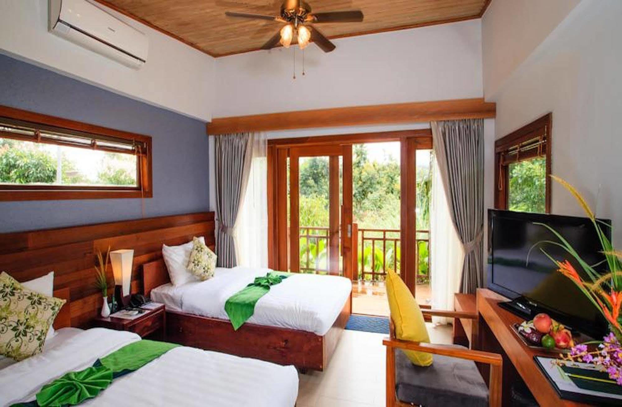 Mayura Hill Resort Szenmonorom Kültér fotó