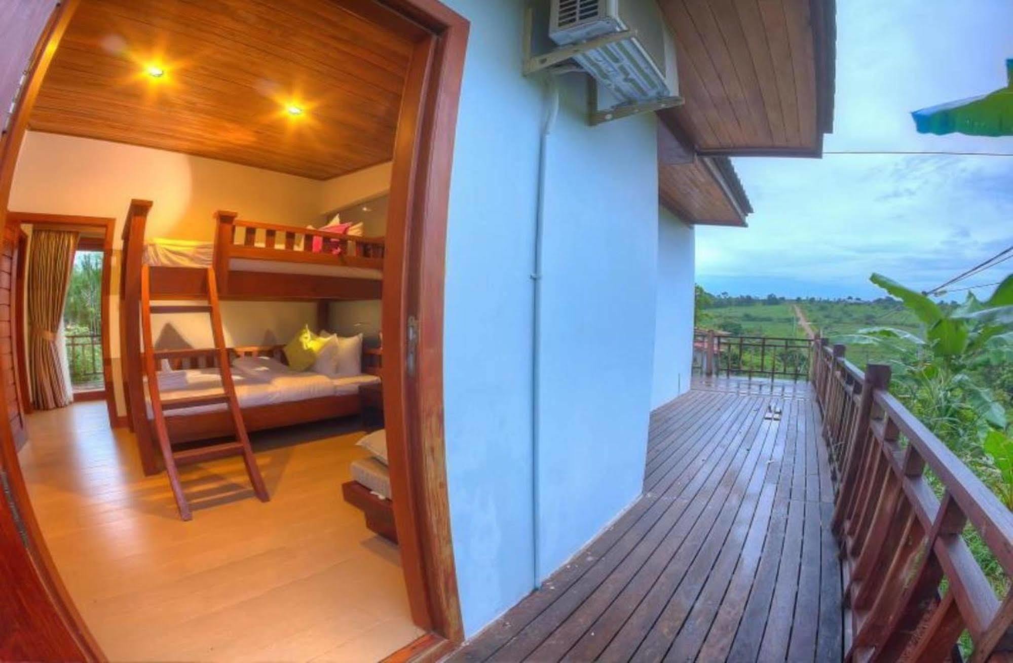 Mayura Hill Resort Szenmonorom Kültér fotó