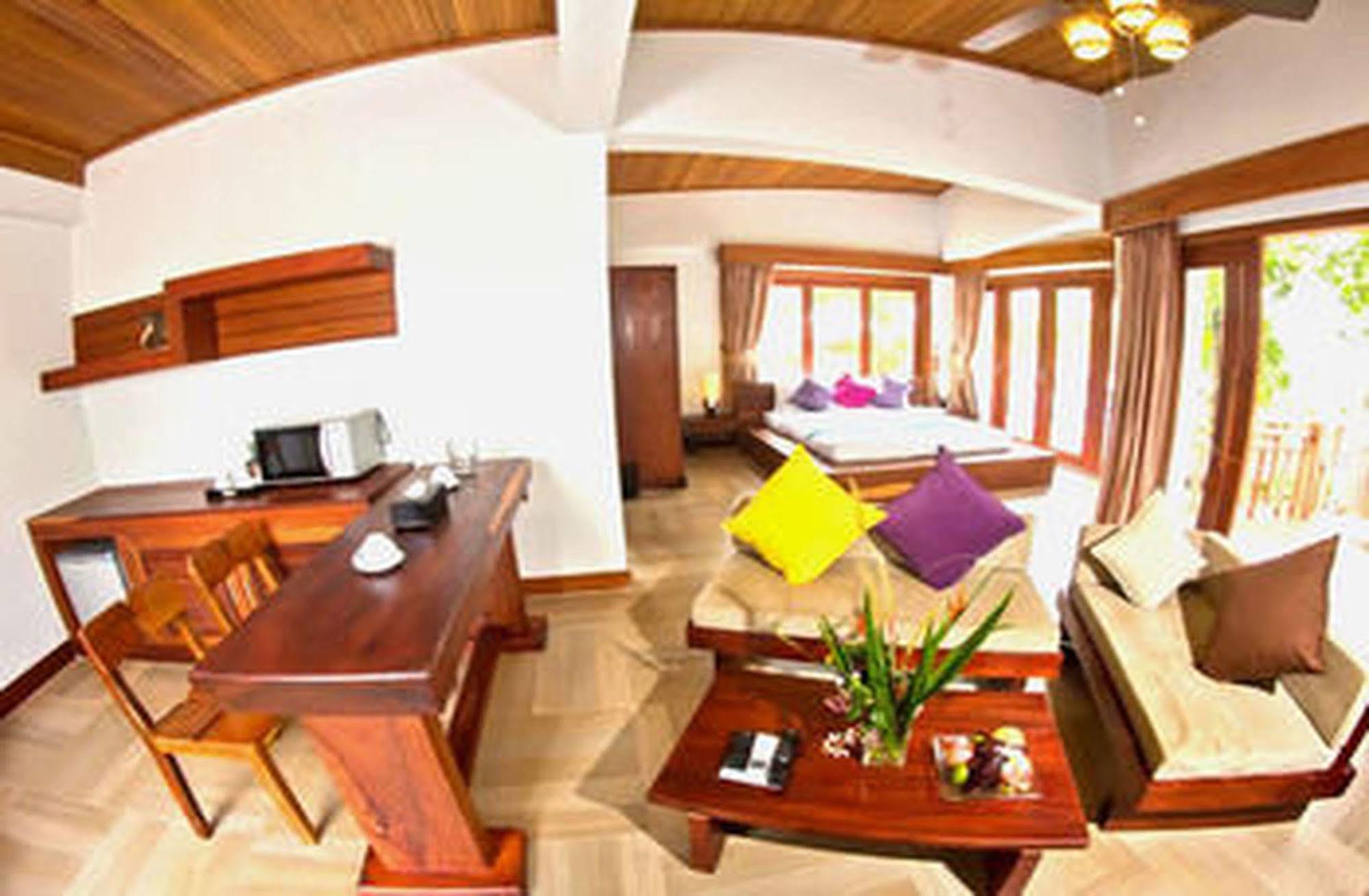 Mayura Hill Resort Szenmonorom Kültér fotó